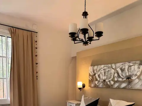Casa en Alquiler con 2 cocheras
