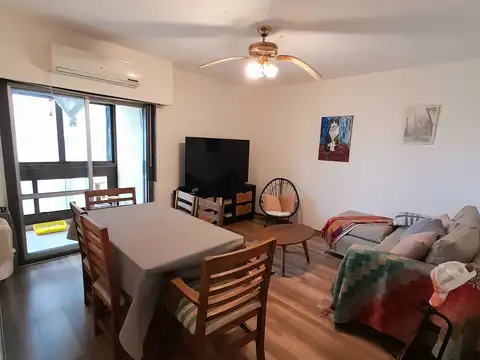 Departamento en alquiler en Centro (Zarate). 2 Dormitorios. Cocina separada.