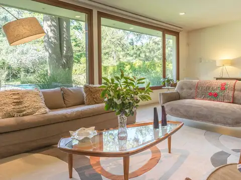 Casa en Venta con 3 cocheras