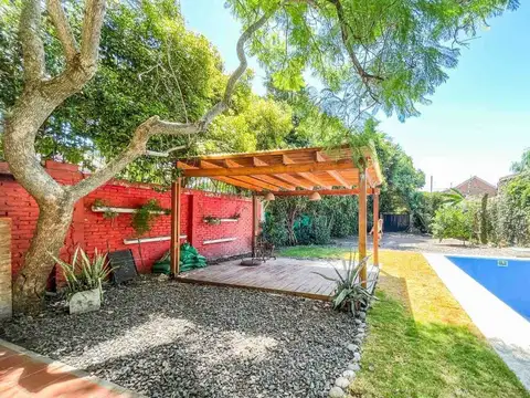 Casa en Venta con 2 cocheras