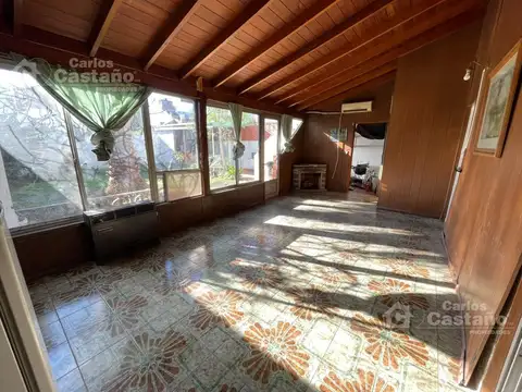 Casa 3 ambientes con garaje lote propio.