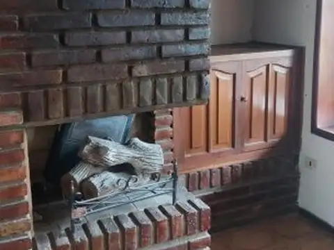 Casa en VENTA 3 Dormtiorios + patio + cochera-  Parque Field - Rosario