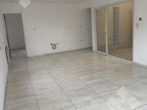 Casa en Alquiler con 1 cochera