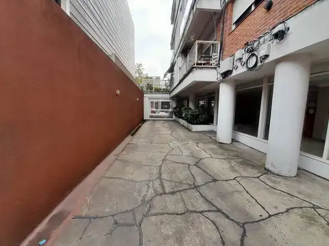 Venta Cochera Cubierta San Isidro Centro C/ Portón Automático
