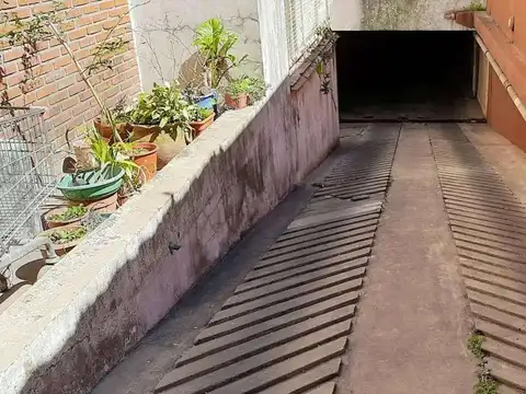 Venta Cochera Cubierta San Isidro Centro C/ Portón Automático