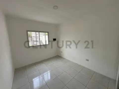 Casa en Roldan, 2 dormitorios, patio con pileta