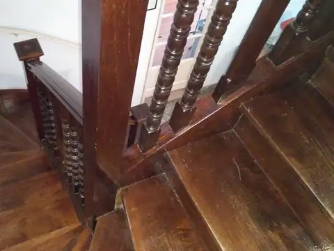 Espectacular casa de estilo, única por su estado  A mts. de Av. Triunvirato y de estación de Subte