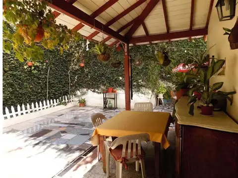 Casa en Venta con 3 cocheras