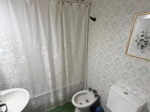 Falucho 2400, Piso 8