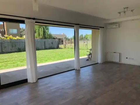 Casa en Venta en Pilar Del Este, USD 195.000