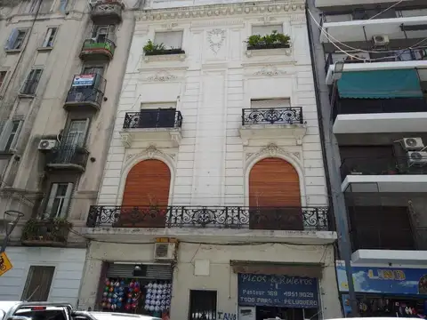 Pasteur e/ Bartolomé Mitre y Teniente General Juan Domingo Perón