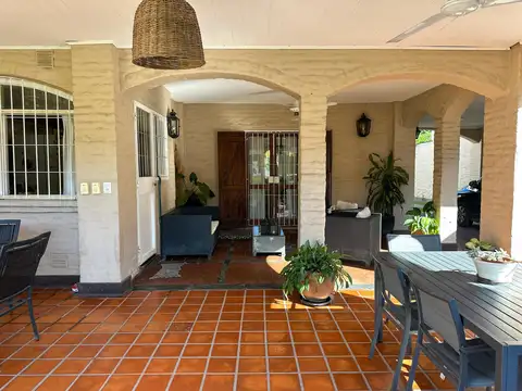 Casa en Venta con 4 cocheras