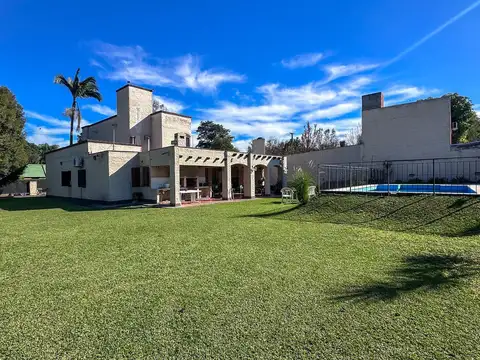 Casa en Venta en Ituzaingó al 400, Yerba Buena, gran jardín