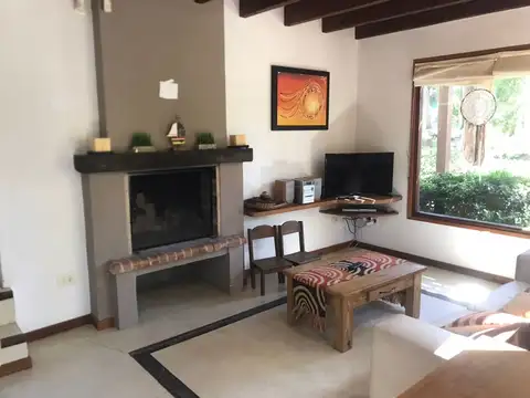 Casa en Alquiler Temporal con 1 cochera