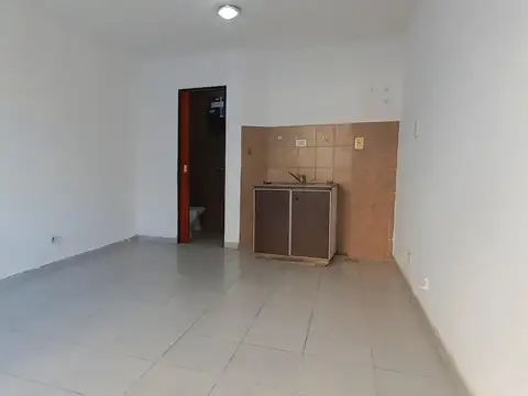 Local en Alquiler en Luis Agote, $ 339.800