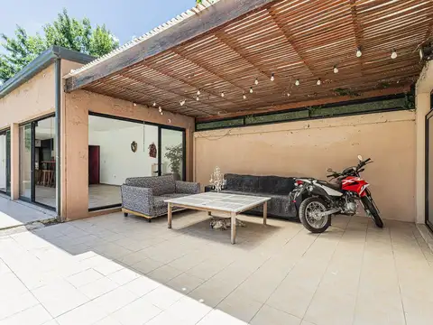 Casa en Alquiler en Villa Elisa, USD 2.500