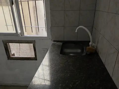 PERON 1200, Piso 1