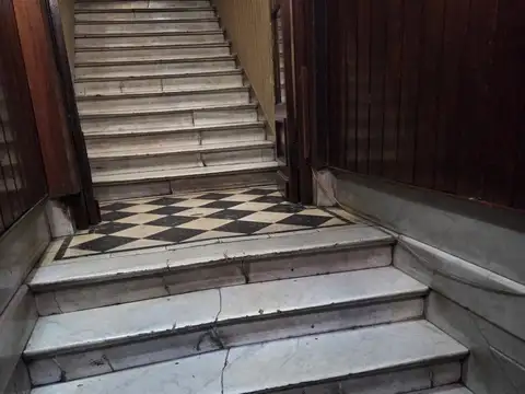 PERON 1200, Piso 1
