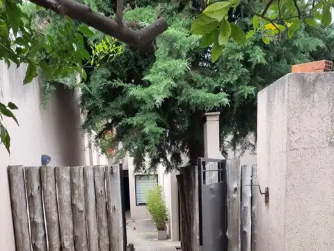 Florida. Muy lindo departamento en PH de 2 ambientes con Jardín y parrilla