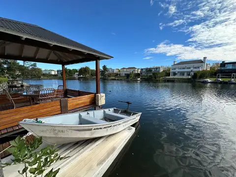 Casa 10 ambientes con 7 baños