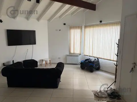 VENTA CASA EN CIPOLLETTI PERON 406