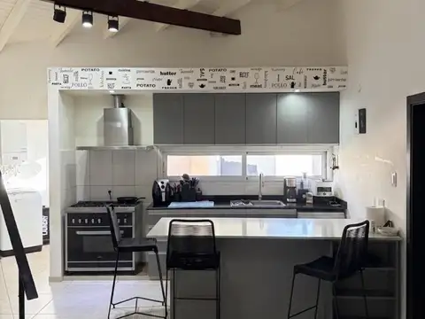 Casa en Venta con 2 cocheras