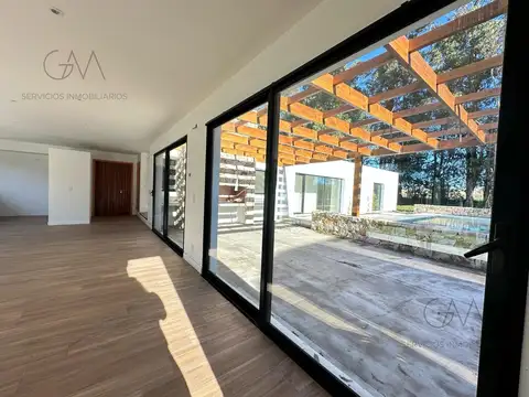 Casa 4 ambientes con 3 baños