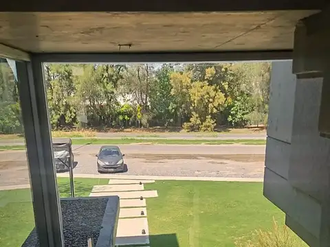 Oficina en Alquiler en Fisherton, $ 420.000