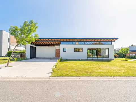 Alquiler 24 meses - Casa - Arenas del Sur - A estrenar