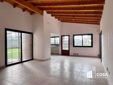 Casa en Alquiler con 1 cochera