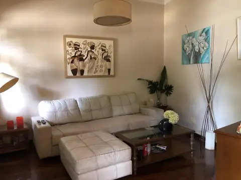 Casa 7 ambientes con 2 baños