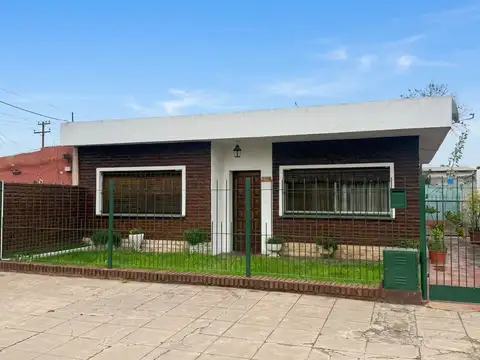 VENTA CASA 3 AMB EN TRUJUI, MORENO APTA CREDITO