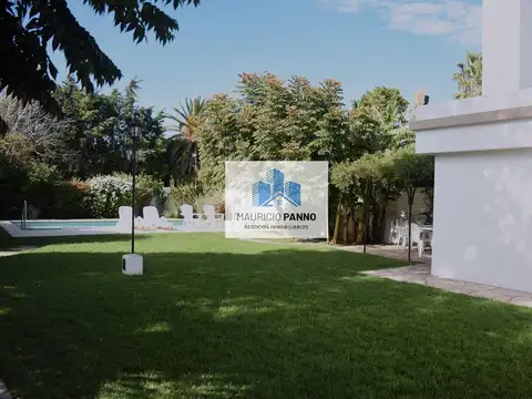 Casa en Venta con 3 cocheras