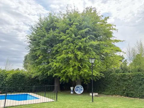 Casa en Venta con 3 cocheras