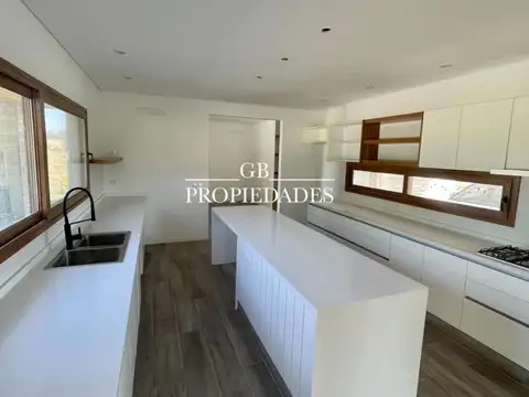 Casa en Venta con 8 cocheras