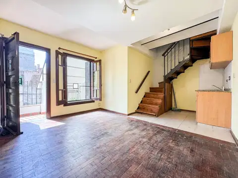9 de Julio 2000 - Departamento dúplex de pasillo dos dormitorios en venta - Rosario, Centro