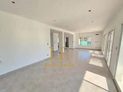 Casa 4 ambientes con 3 baños