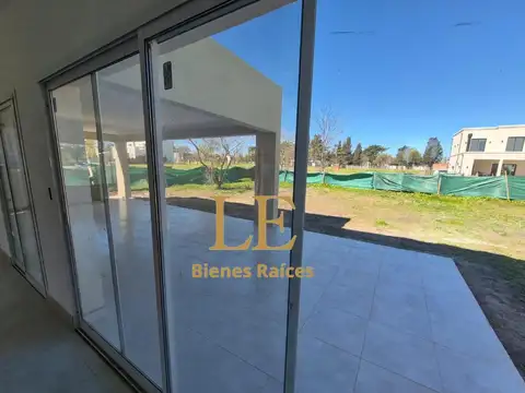 Casa 4 ambientes con 3 baños