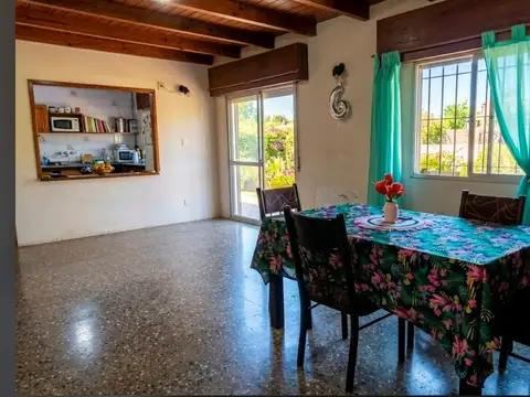 Casa 5 ambientes con 2 baños