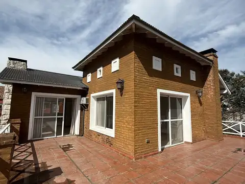 Casa 5 ambientes con 4 baños