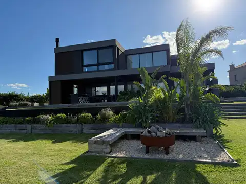 Casa Monoambiente con 4 baños