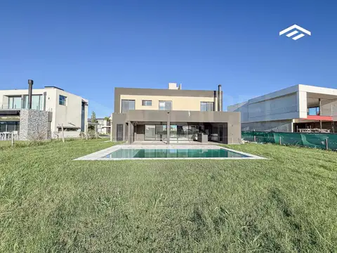 Casa en Alquiler en Terralagos, USD 3.000