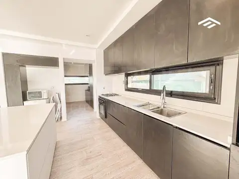 Los Robles 5901