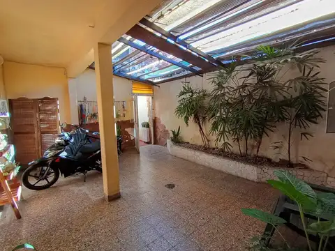 Casa 5 ambientes con 1 baño