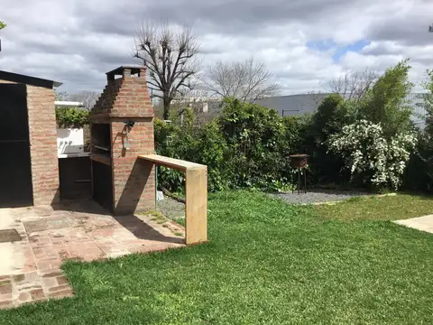 Casa 6 ambientes con 3 baños