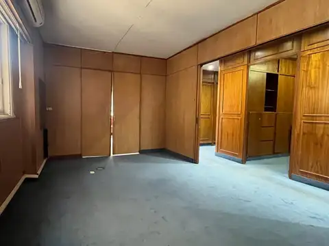 Oficina 9 ambientes con 1 baño