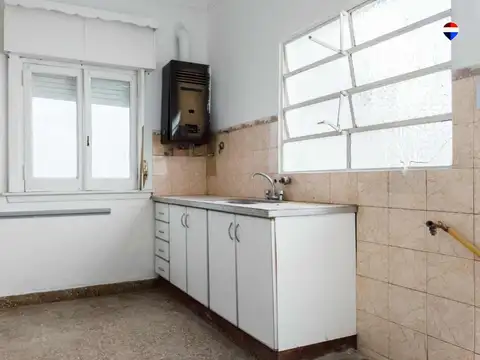 Casa 9 ambientes con 4 baños