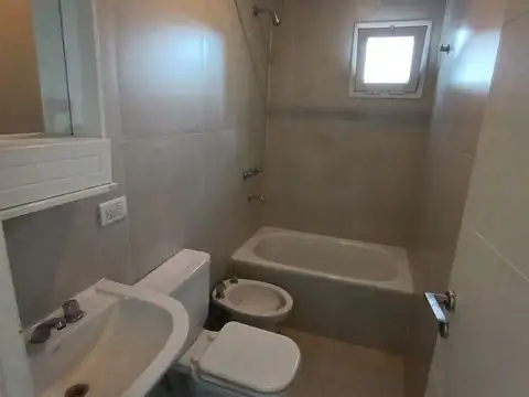 Casa en Alquiler con 1 cochera