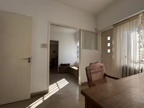 Av Carlos Poucel 1400