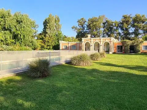 VENTA CASA 4 AMB CHACRAS DE OPEN DOOR PILETA